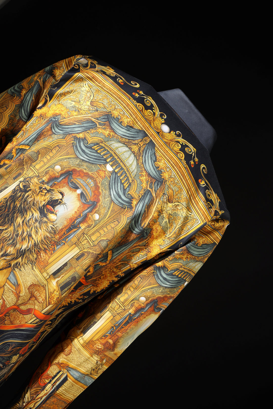 Decorative box with a lion design on a black background LoudLess